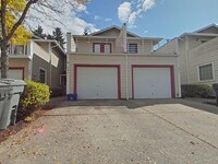 Building Photo - 3 Bedroom Townhouse ~ North Corvallis ~ Pe...