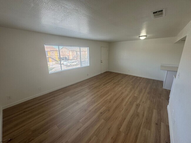 Building Photo - Lucite Lane