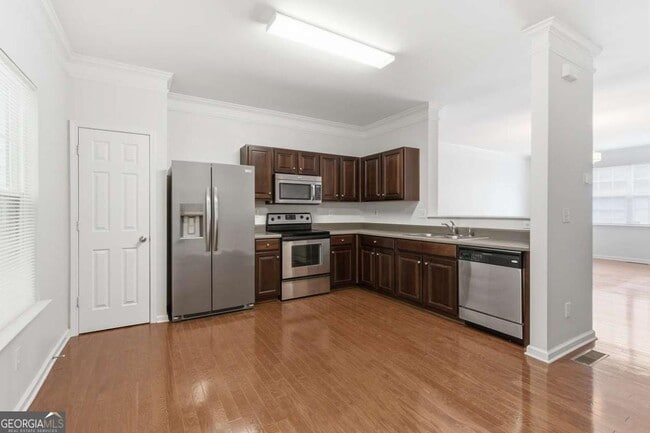 Building Photo - 6710 Stoneleigh Way