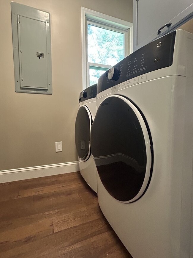 Building Photo - Fully Renovated 3BR/2BA Home with Creek Vi...