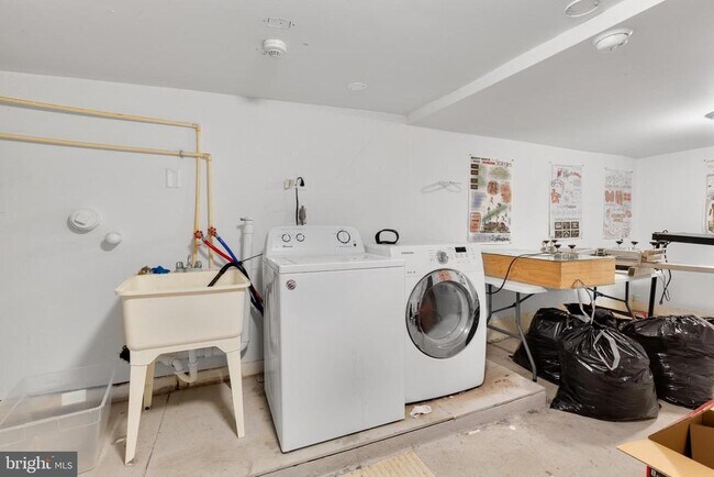 Building Photo - 2010 E York St