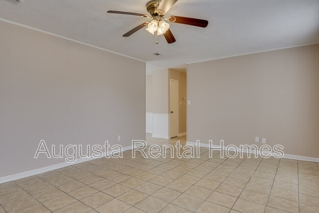 Building Photo - 3859 Fairington Dr