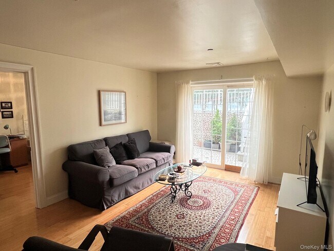 Building Photo - 3-06-6 Soundview Ln