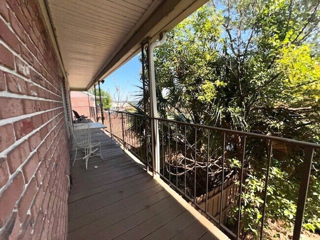 Building Photo - 2X2.5 -MOVE IN NOW! NEW LVP FLOORING ON 1ST FLOOR! NEW CARPET ON 2ND FLOOR! WATER VIEWS! CALL TOD...