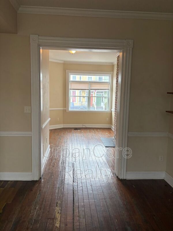 Building Photo - 2410 Cedar St