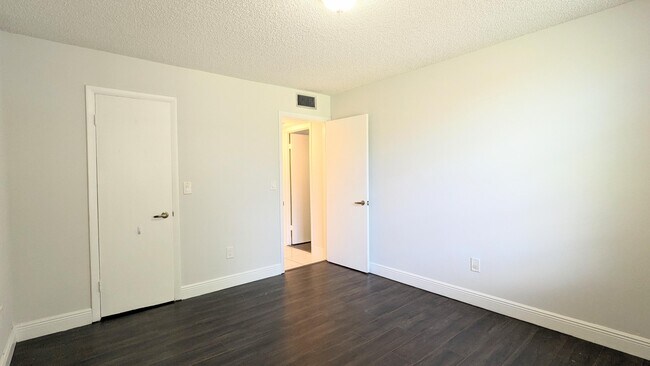 Building Photo - 3253 Foxcroft Rd