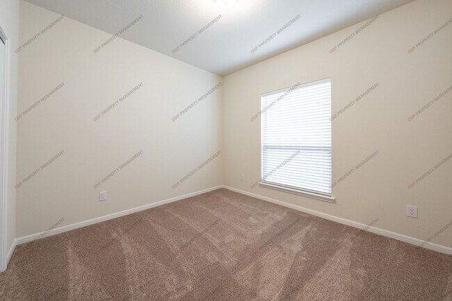 Building Photo - 742 Friar Tuck Dr