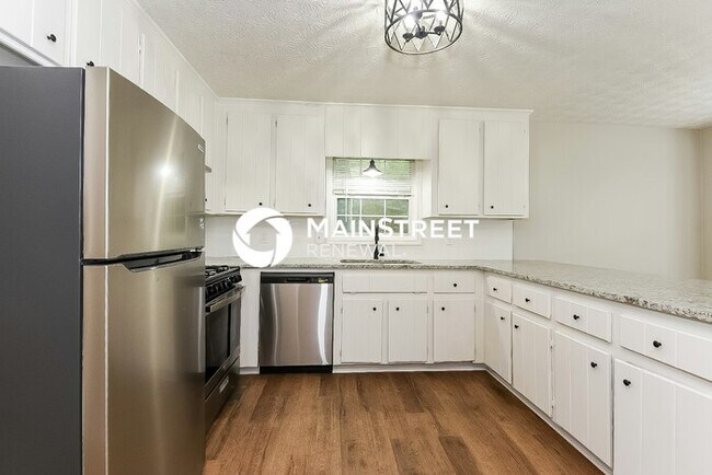 Building Photo - 4 Bedroom Pet-Friendly Home in Marietta, GA with Main Street Renewal