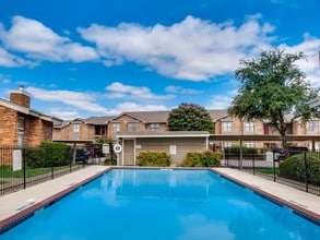 Three sparkling pools! - EAST POINT