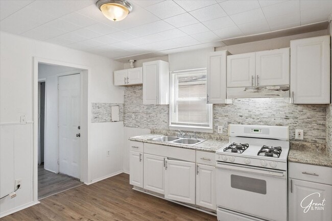 Building Photo - 3 Bedroom Ranch in Eastpointe! - $1,300