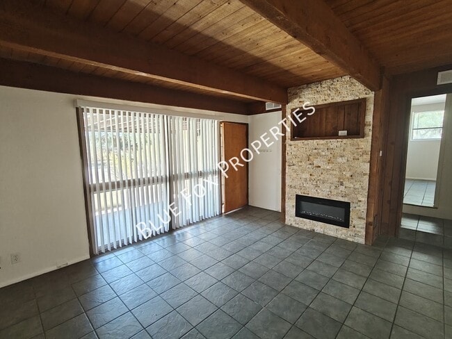 Building Photo - 275 E Norma Ln