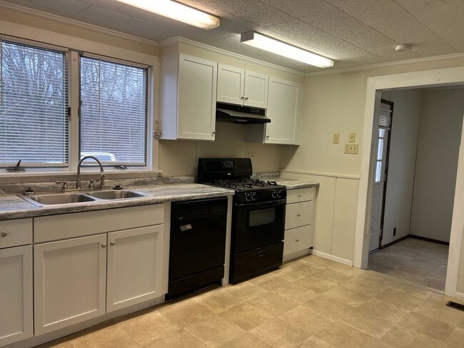 Building Photo - 3200 S 7th St