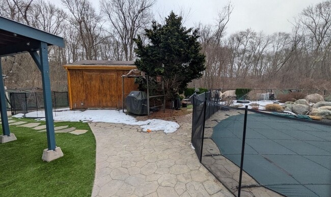 Building Photo - 421 Oakhill Ave