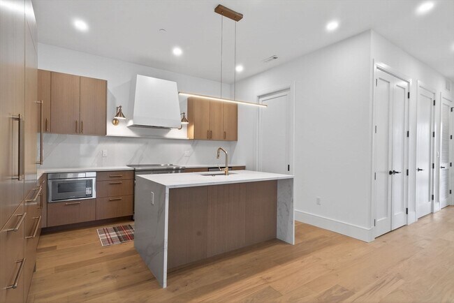 Building Photo - 1114 Beacon St