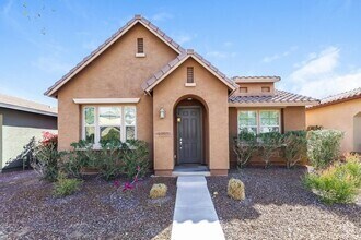 Building Photo - Beautiful! 3 Bed 2 Bath in Verrado w/Commu...