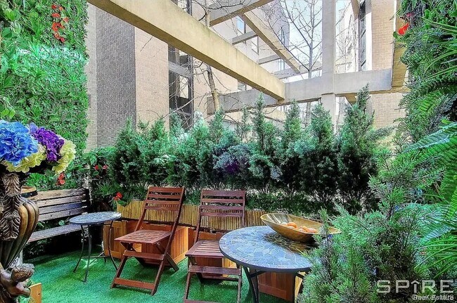 Building Photo - 130 Barrow St