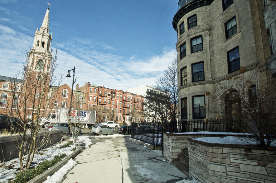 Building Photo - 849 Beacon St