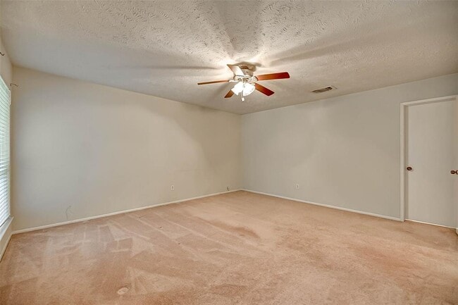 Building Photo - 2714 Green Fields Dr