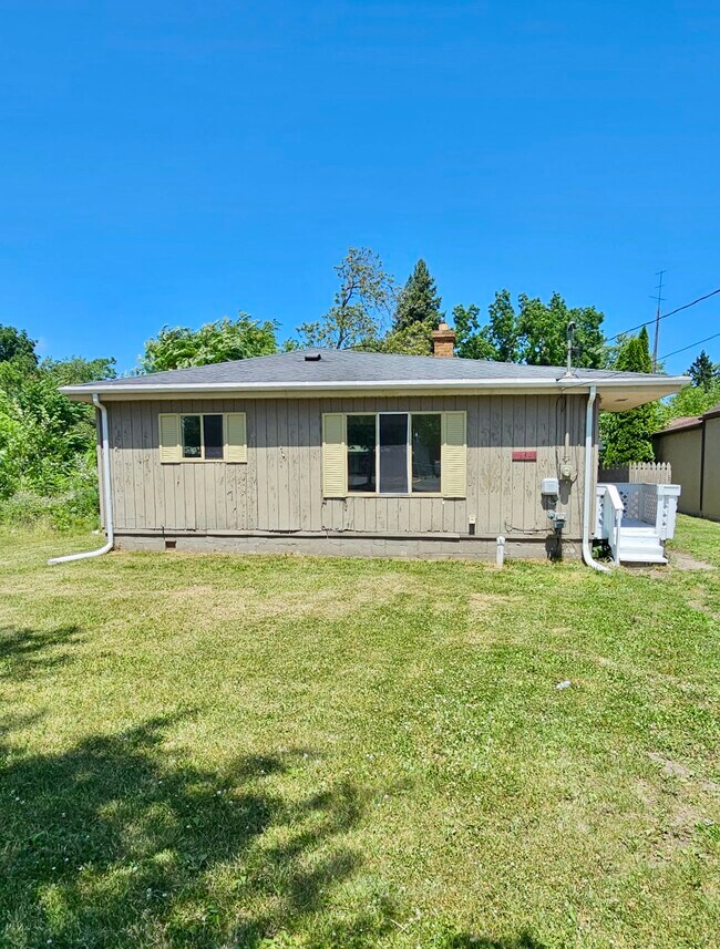 Building Photo - 3341 Richfield Rd