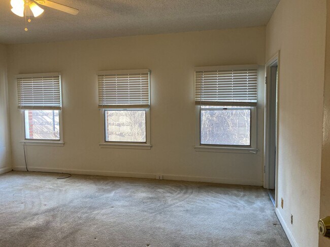 Building Photo - 461 W Colorado St