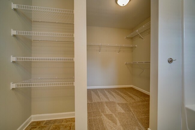 Building Photo - Lovely 3 BR, 2 BA Ranch Home, 2 Car Garage...