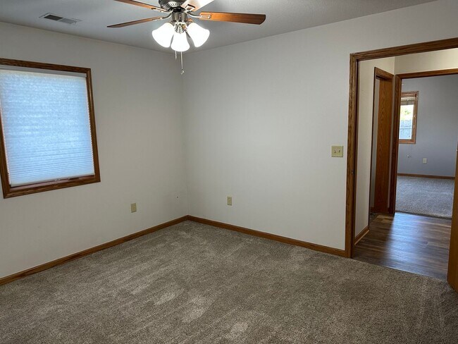 Building Photo - GREAT FAMILY HOME!