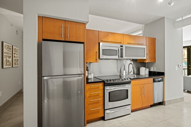 Building Photo - Logan Circle Condo | 1 Bed | 1 Bath | 885 Sf | Large Private Patio | 1 Garage Parking Space