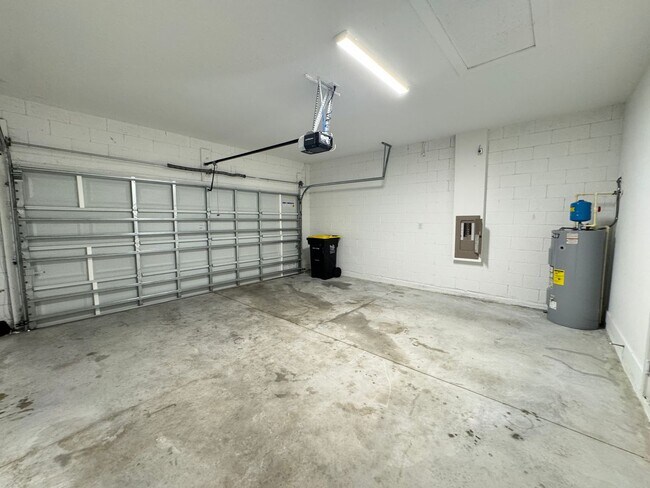 Building Photo - Spacious 4-Bedroom Home in Poinciana – Internet Included & No HOA Approval Required