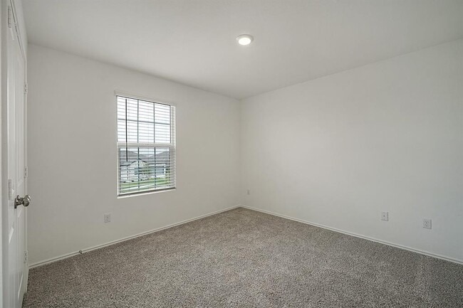 Building Photo - 932 Mallow Rd