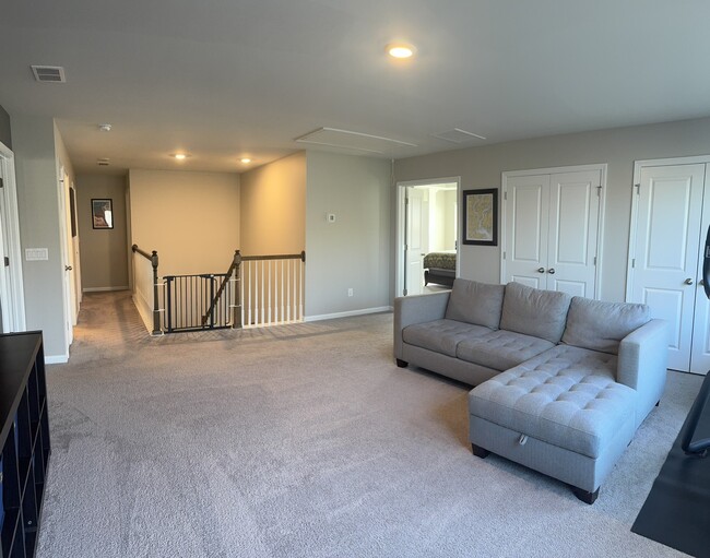Building Photo - 135 Airy Dr