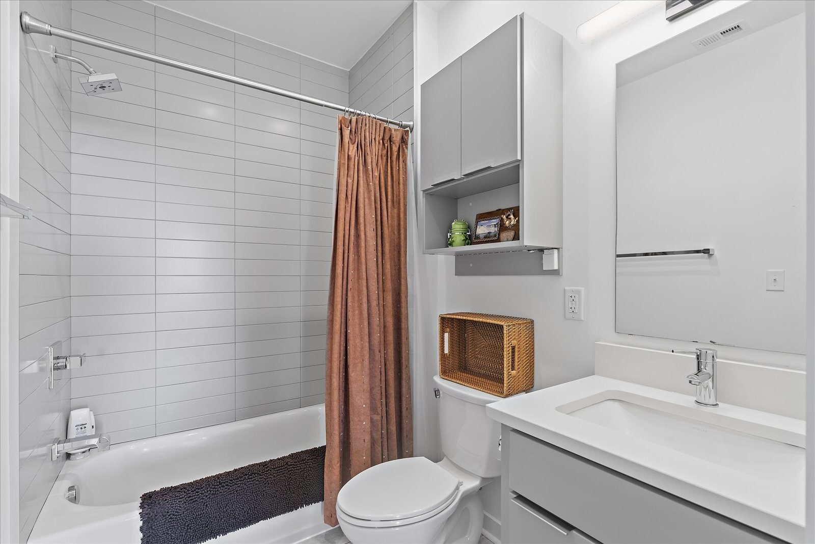 Building Photo - 411 Fairpoint St