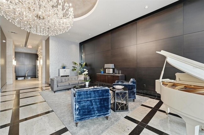 Building Photo - 100 S Eola Dr