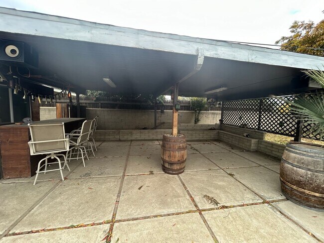 Building Photo - 617 N Stine Rd