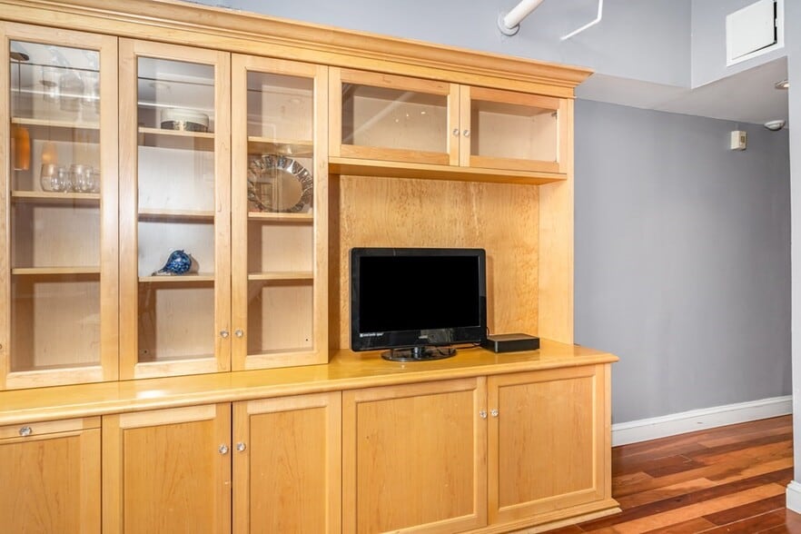 Building Photo - 330 Dartmouth St