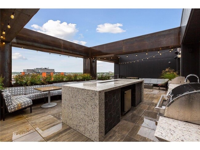 Building Photo - 728 N 3rd St