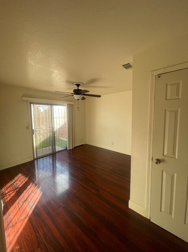 Building Photo - 8744 Fox Creek Dr