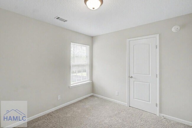 Building Photo - 18 Sunflower Cir NE