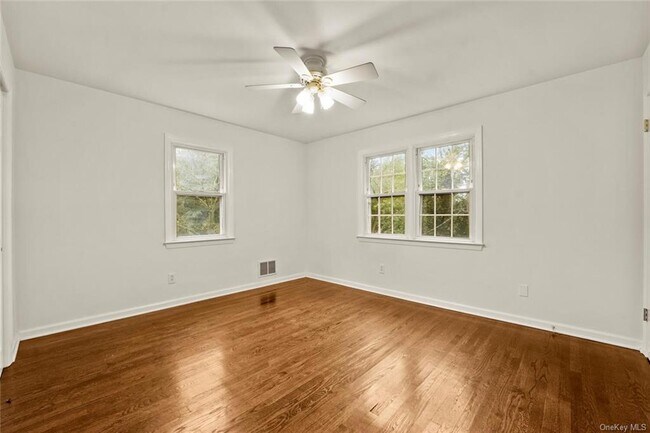 Building Photo - 47 Hommocks Rd