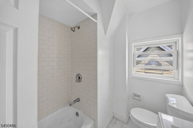 Building Photo - 467 Summer Ave