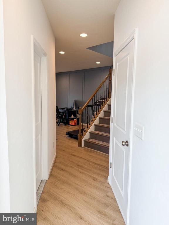 Building Photo - 42462 Dogwood Glen Square