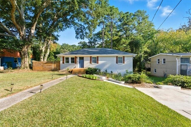 Building Photo - 1272 Lynwyn Ln SE