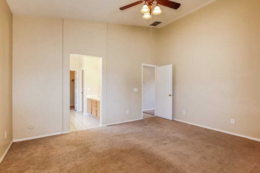 Building Photo - 13425 W Gelding Dr