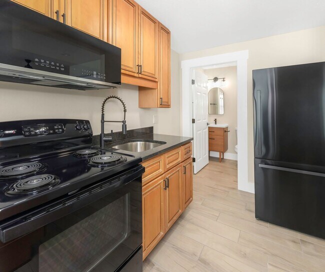 Building Photo - P199 - #6A Holiday Inn