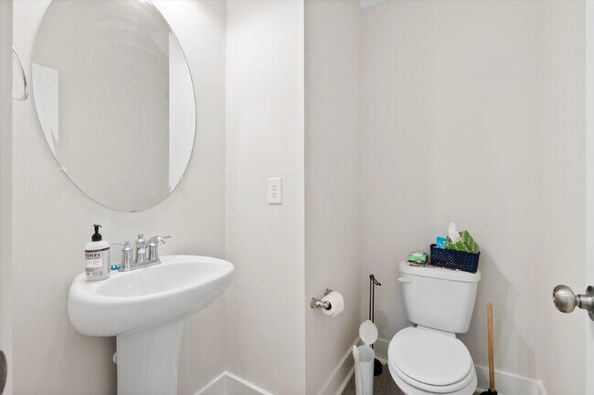 Building Photo - "Charming Townhouse within Carnes Crossroa...