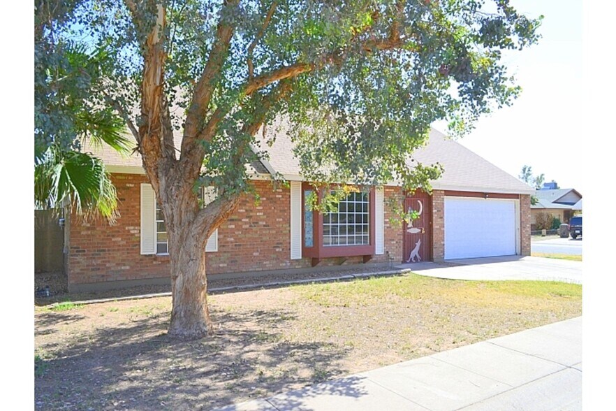 Building Photo - 6941 W Vermont Ave