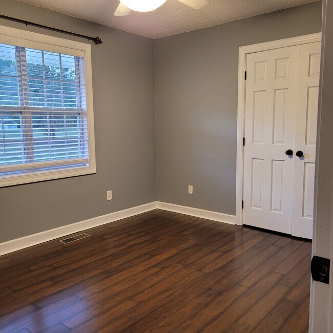 Building Photo - 15012 State Hwy 96