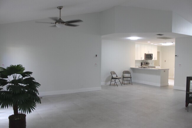 Building Photo - 1518 Primrose Ln