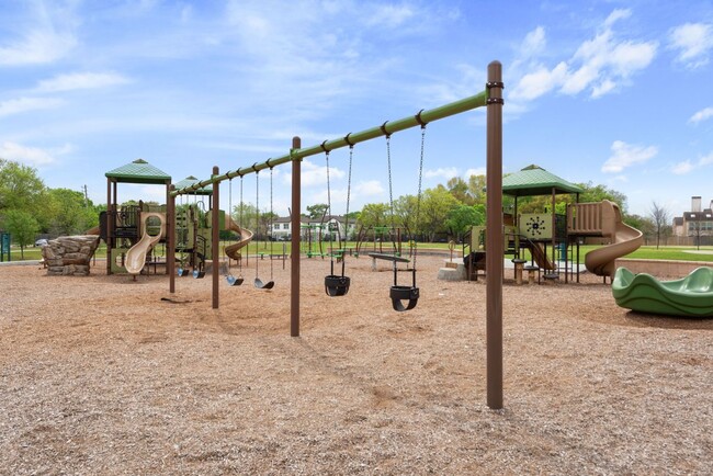 Building Photo - 11805 Southlake Dr