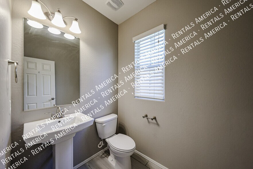 Building Photo - 257 N 56th Pl