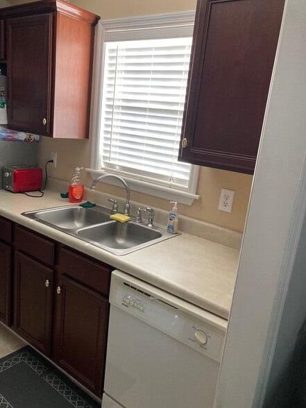 Building Photo - 231 Littleton Way